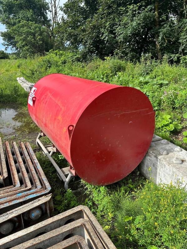 Fuel proof 3000L fuel bowser Main Photo